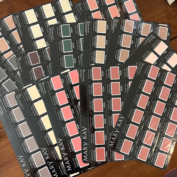 Sample eye shadow/blush sheets - Picture 1 of 16